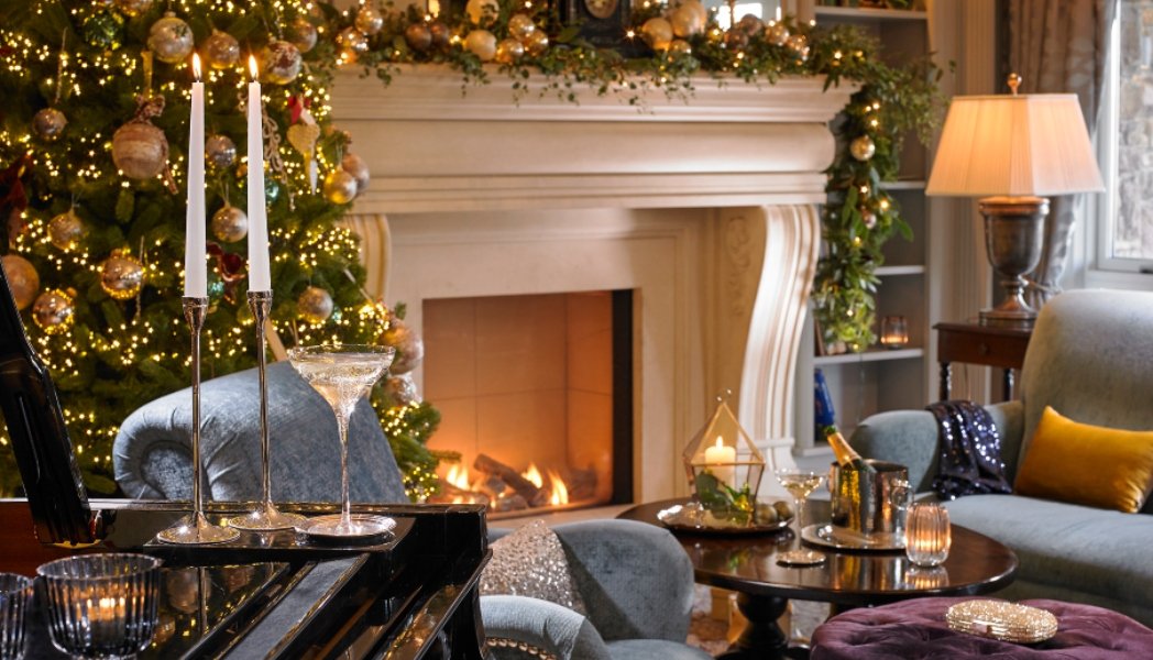 X  xmas fireplace piano x www.therosehotel.com_v3